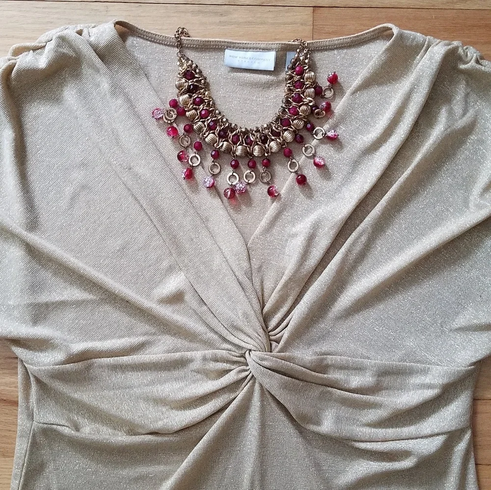 New York &Compaby Gold Shimmer V-Neck Ruched Top-Large - Picture 2 of 8